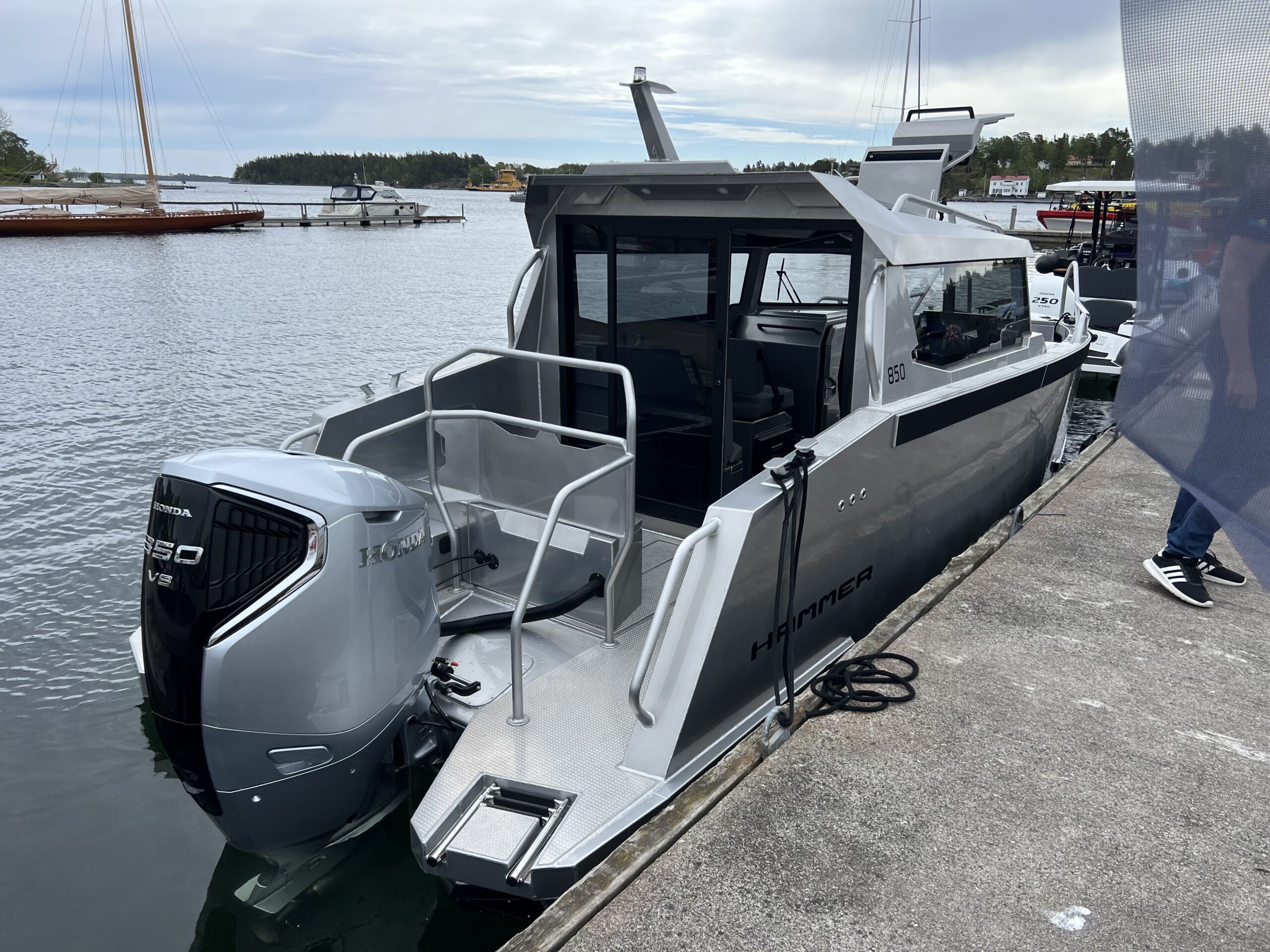 Hammer 850 med Honda BF350 V8